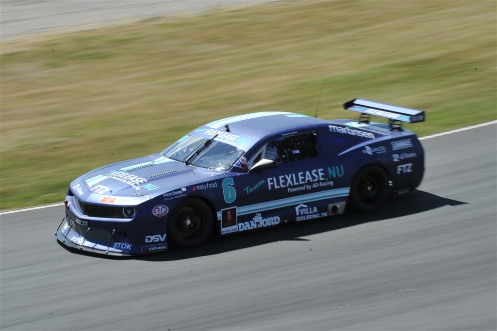 Kasper H. Jensen tog sin tredje finalesejr i DTC i denne sæson, da tredje afdeling af MASCOT Danish Thundersport Championship blev kørt på Rudskogen Motorsenter i
(Foto: Morten Alstrup)